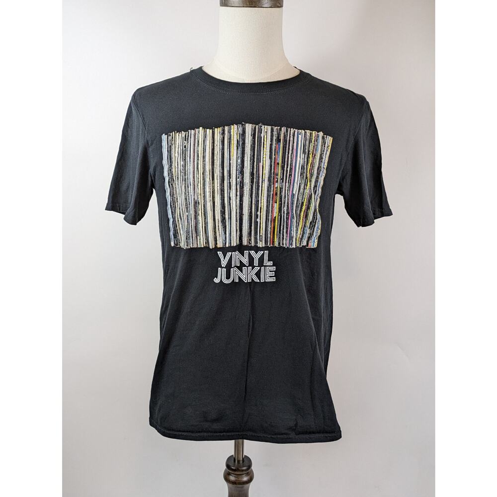 Pyramid Vinyl Junkie Mens Medium T-Shirt Short Sleeve Graphic Unisex Womens Blk